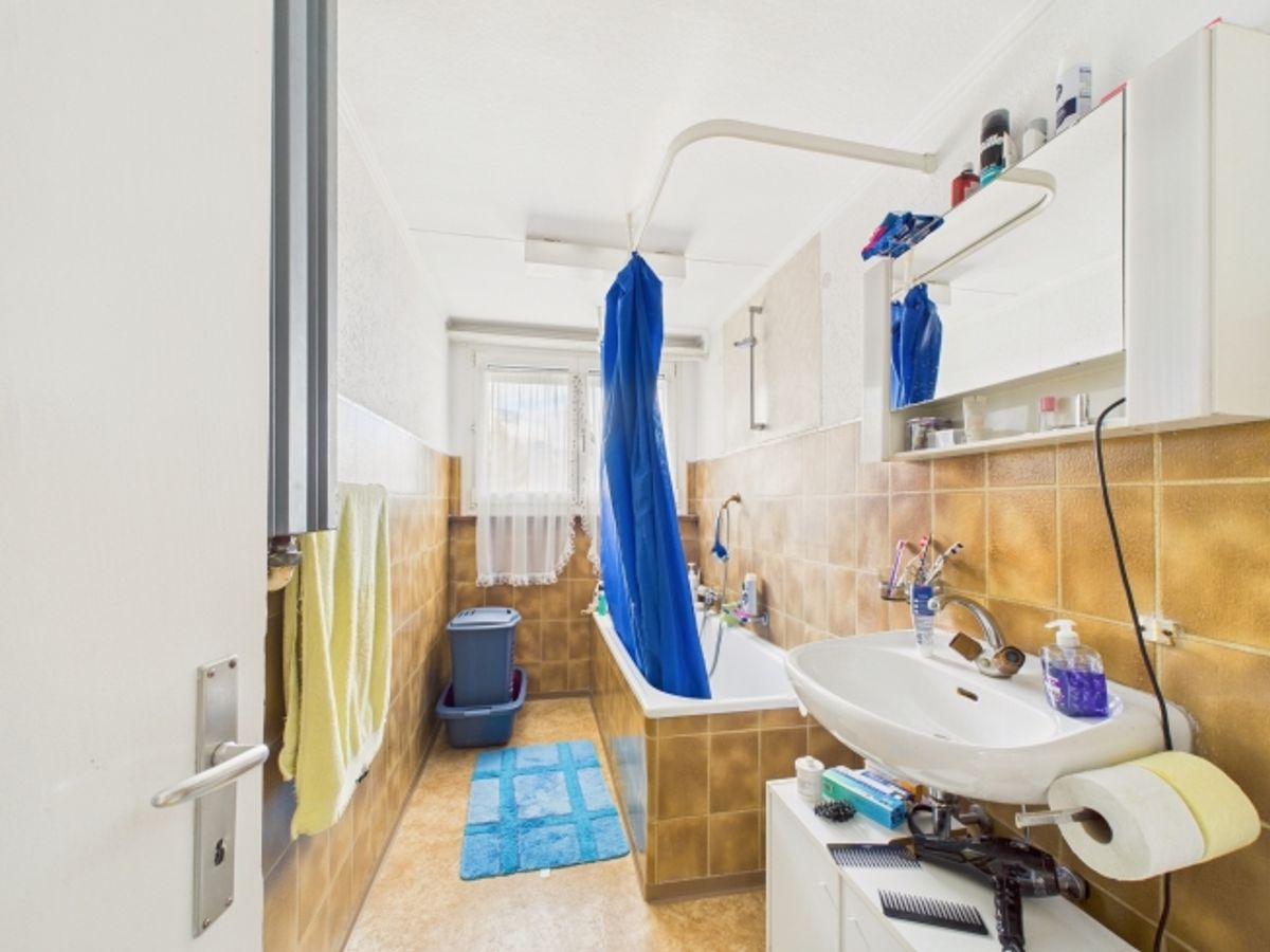 Zweifamilienhaus mit 3.5-Zimmer-Wohnung und Gewerbefläche (Kebab-Laden) im Erdgeschoss - 5