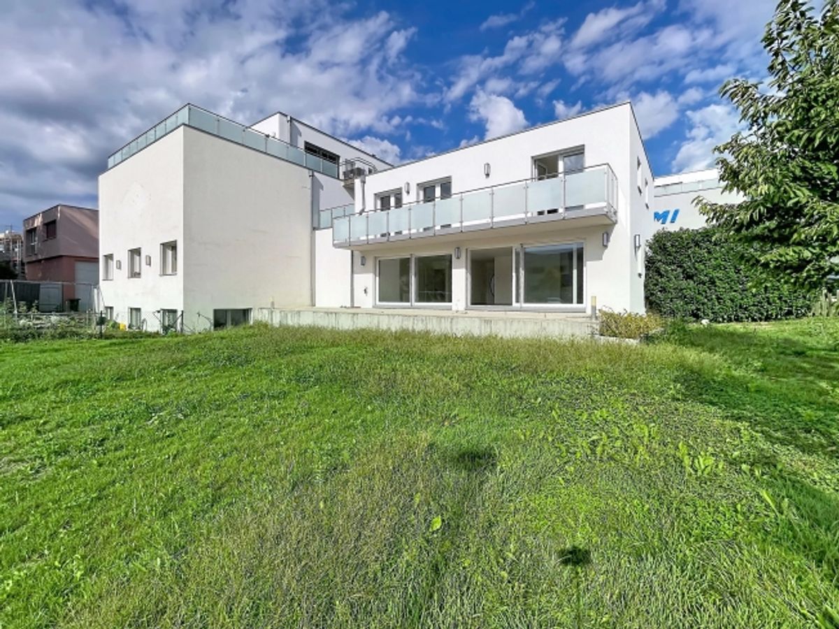 Geräumige Villa mit 5,5 Zimmern und Terrasse und Garten - 1