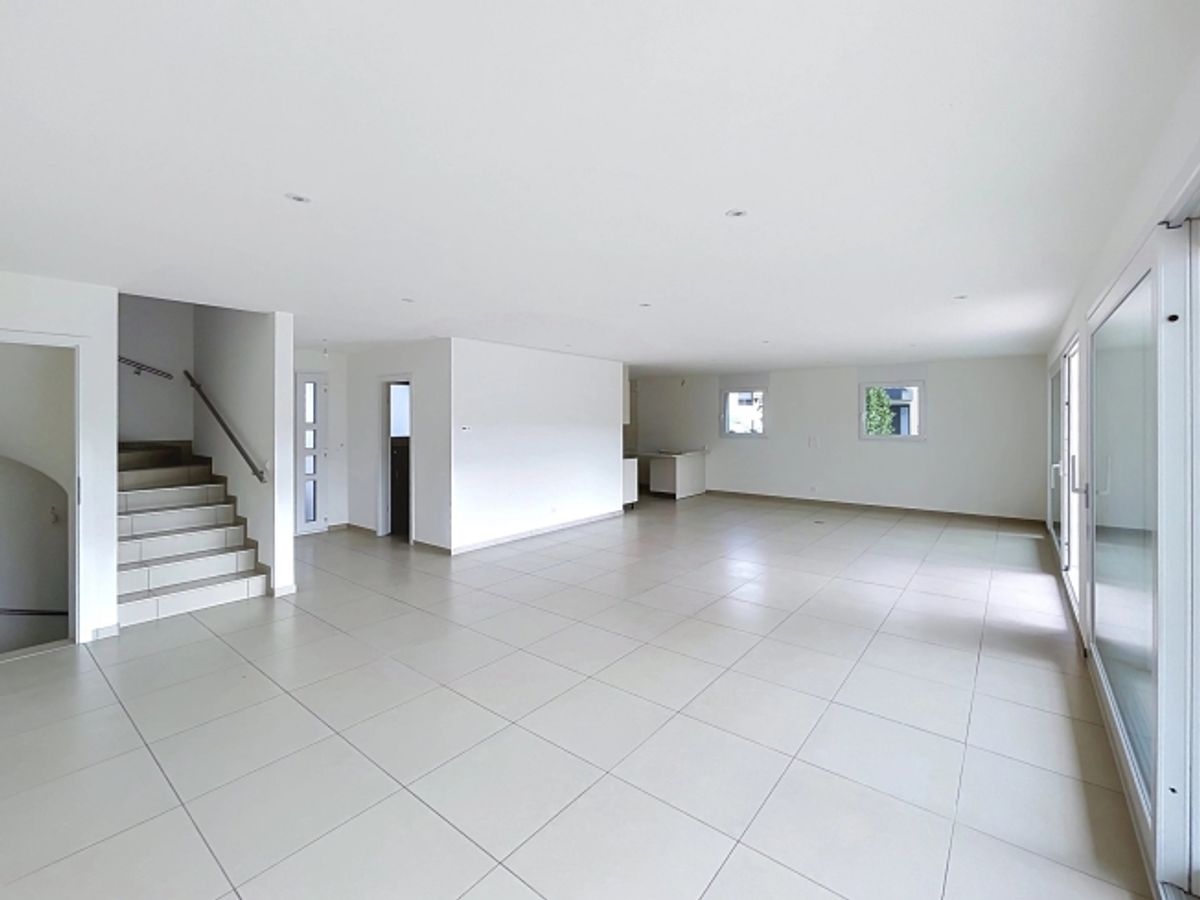 Geräumige Villa mit 5,5 Zimmern und Terrasse und Garten - 5
