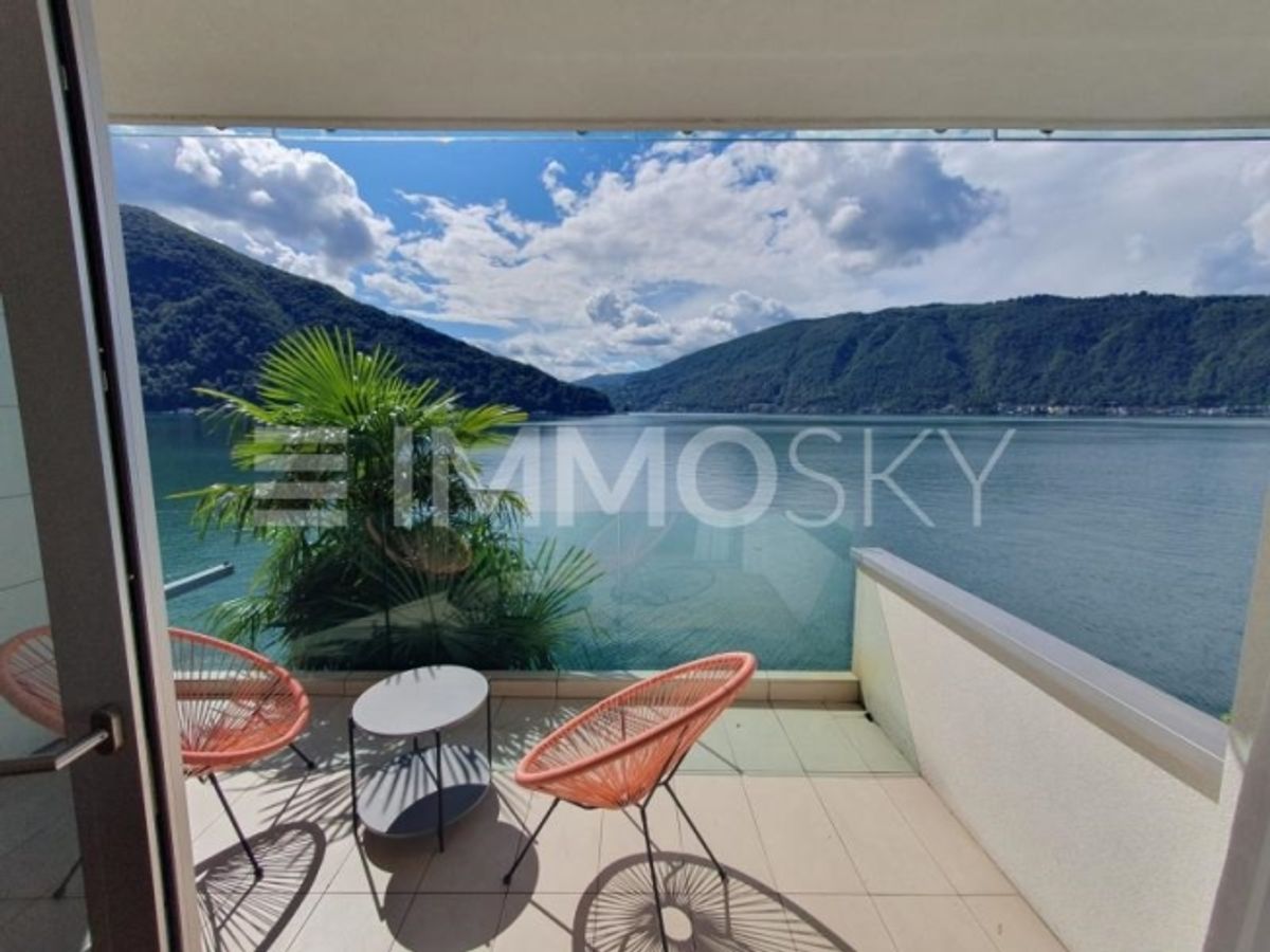 Elegante Villa in Bissone mit direktem Zugang zum Luganosee - 0