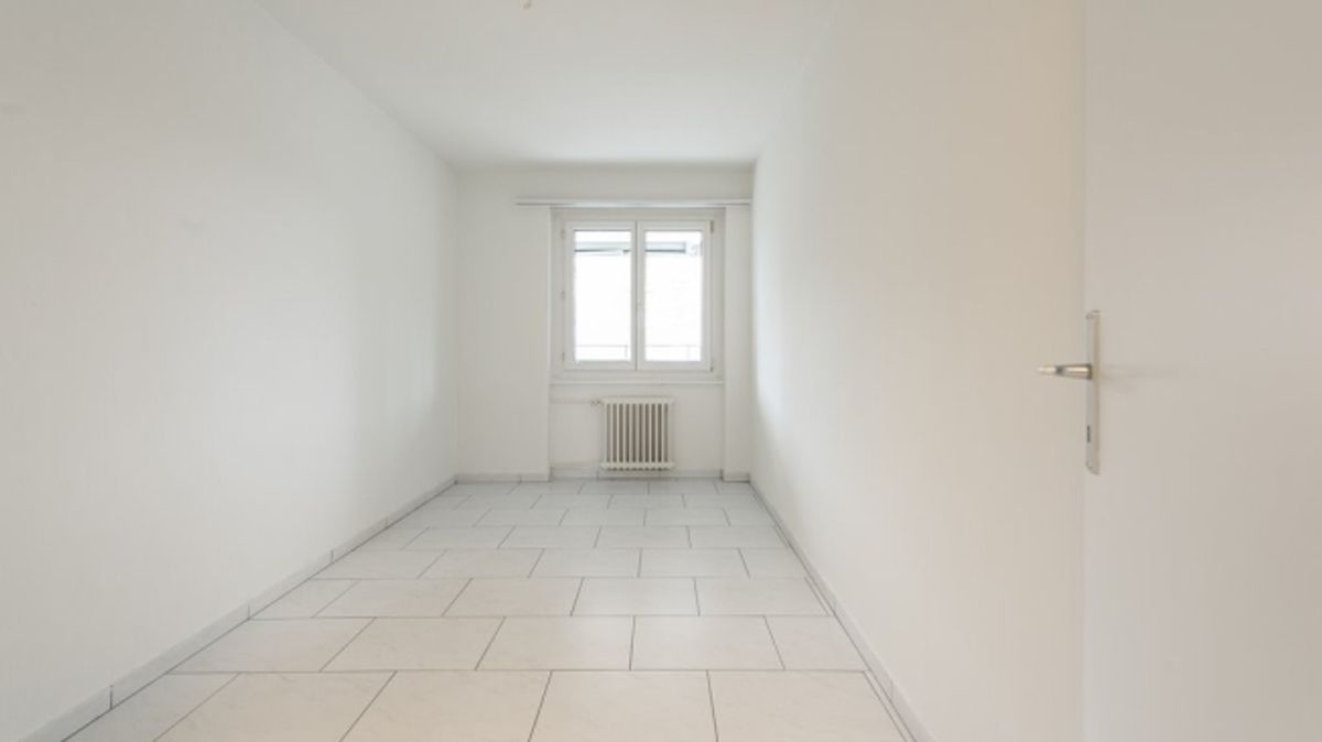 GUT ERSCHLOSSENE WOHNUNG IN OLTEN - 2