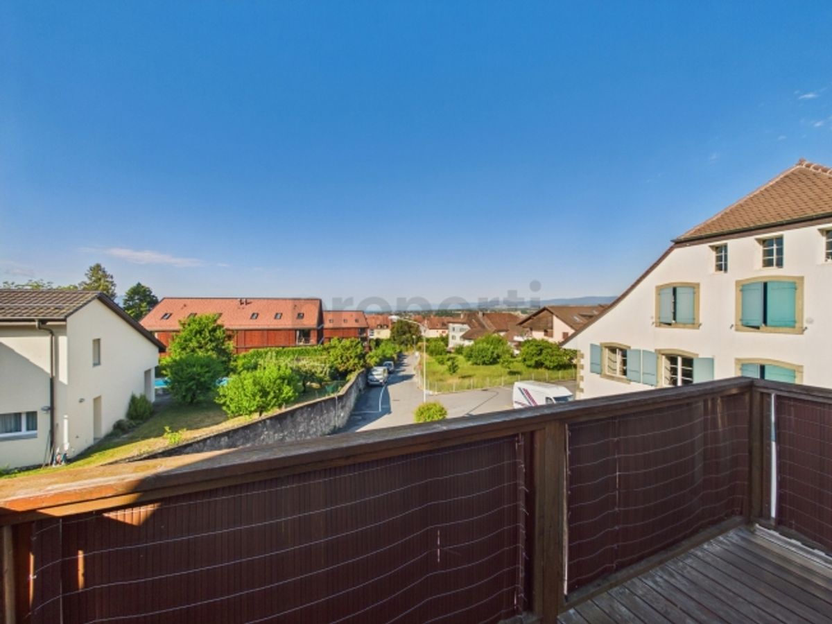 Appartement rénové de 3.5 pièces avec balcon et rendement locatif commercial inclus - 5