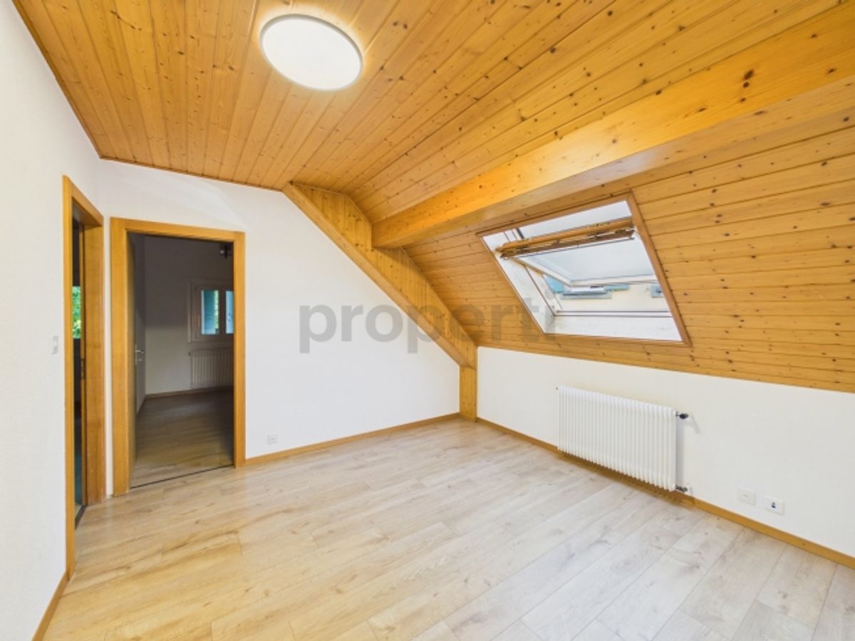 Appartement rénové de 3.5 pièces avec balcon et rendement locatif commercial inclus - 7