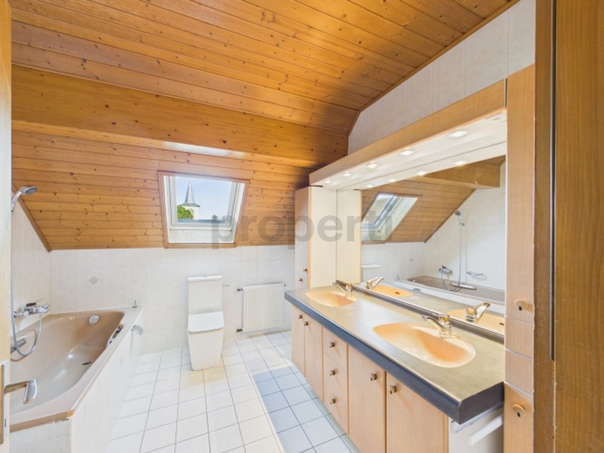Appartement rénové de 3.5 pièces avec balcon et rendement locatif commercial inclus - 8