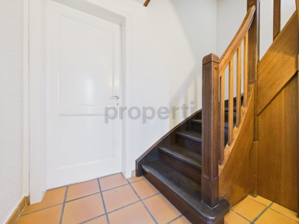 Appartement rénové de 3.5 pièces avec balcon et rendement locatif commercial inclus - 9