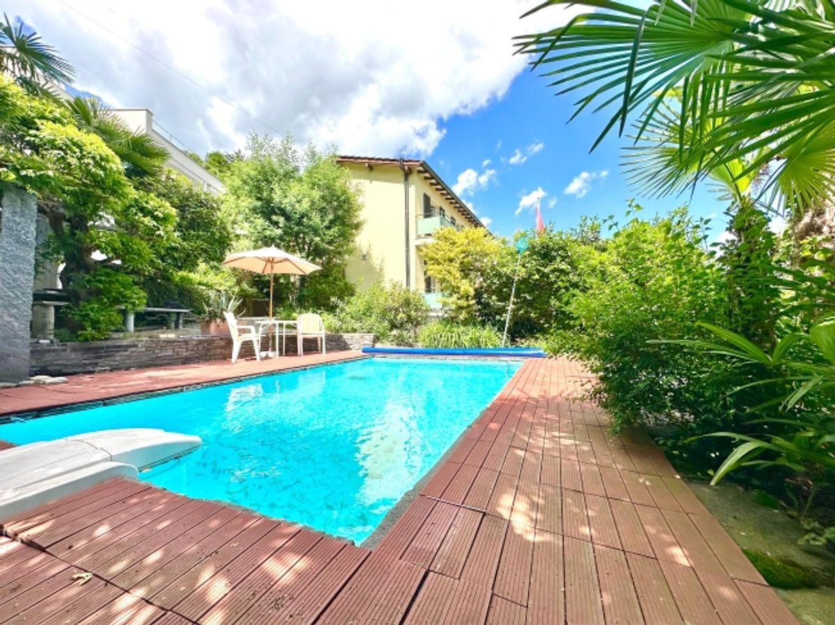 Vista lago, piscina privata e opzione seconda residenza ¦ Traumhafter Seeblick, privater Pool und Nutzung als Zweitwohnsitz möglich - 0