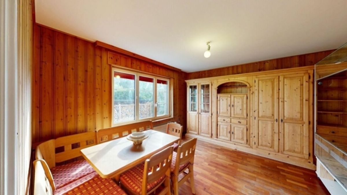 Familienfreundliches 7-Zimmer-Einfamilienhaus mit grosszügigem Umschwung - 3