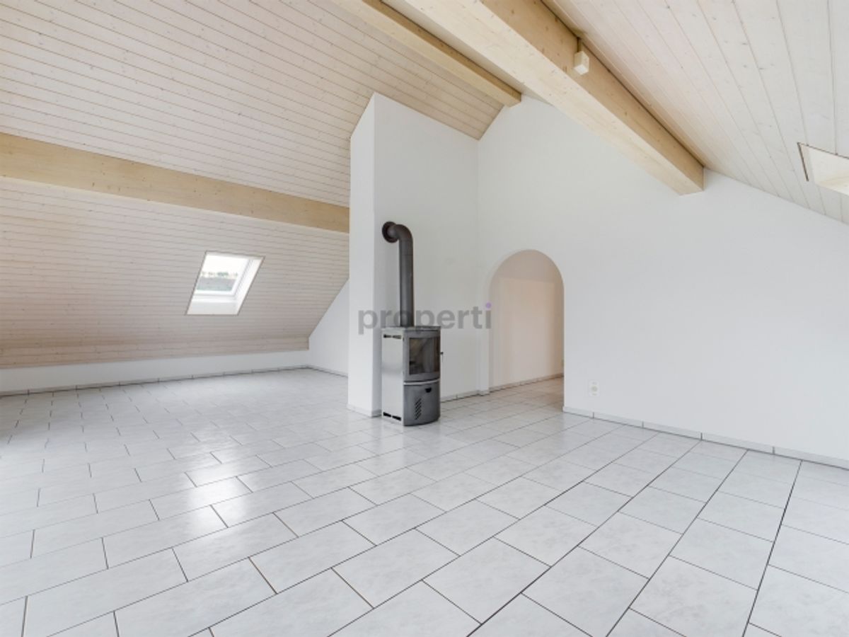 Ruhige 3.5-Zimmer-Dachwohnung mit Charme und Südwestbalkon in Diessbach - 0