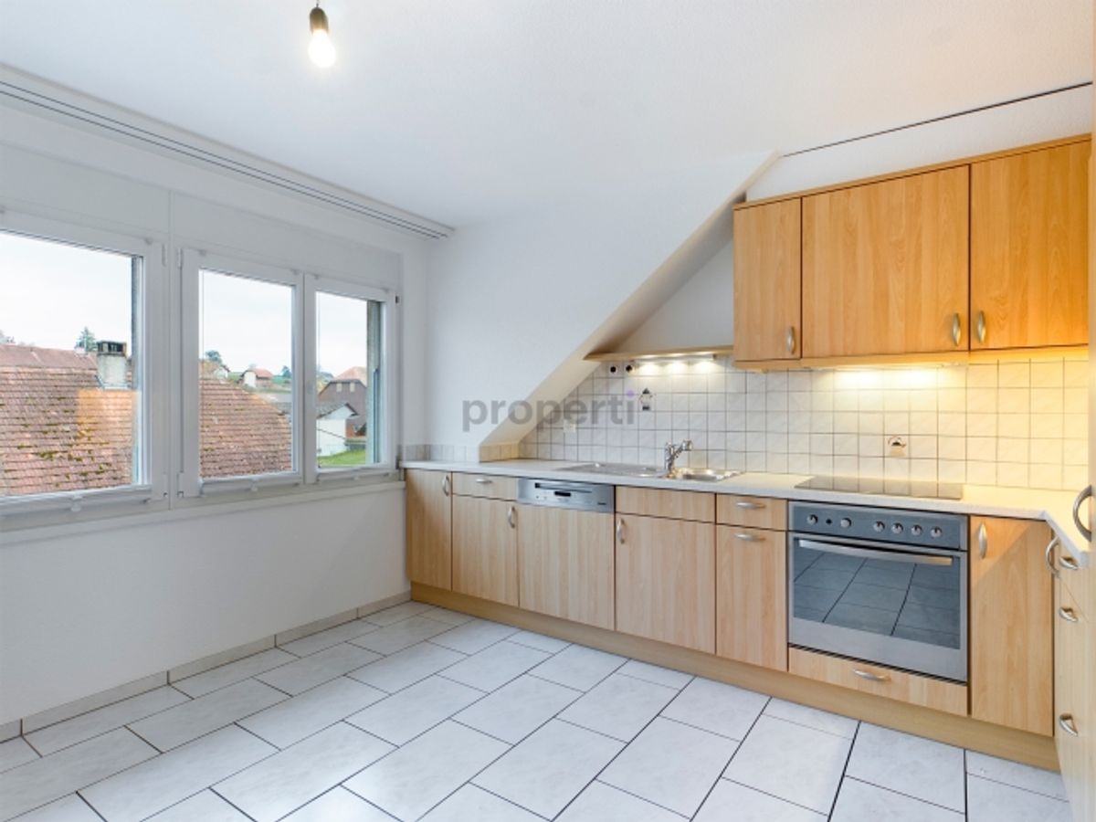 Ruhige 3.5-Zimmer-Dachwohnung mit Charme und Südwestbalkon in Diessbach - 2
