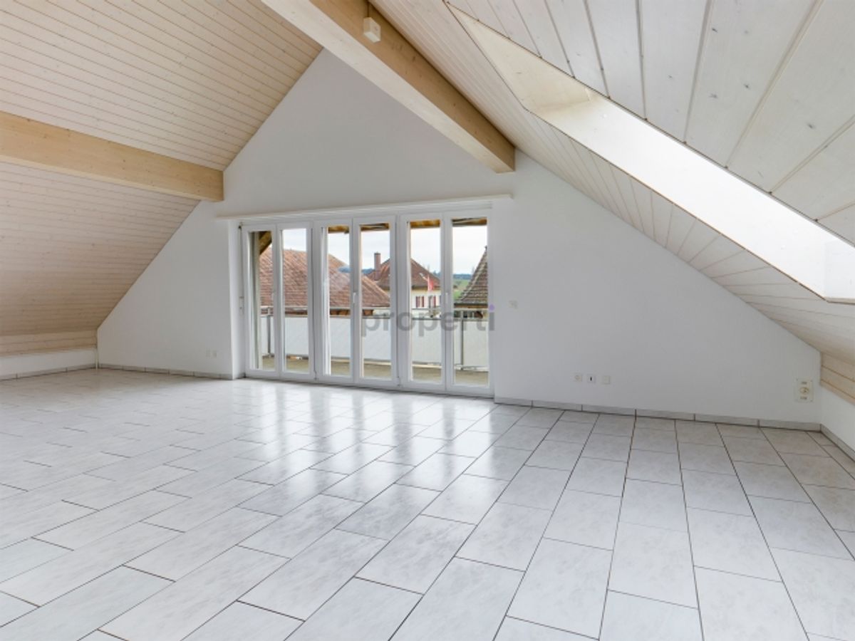 Ruhige 3.5-Zimmer-Dachwohnung mit Charme und Südwestbalkon in Diessbach - 3