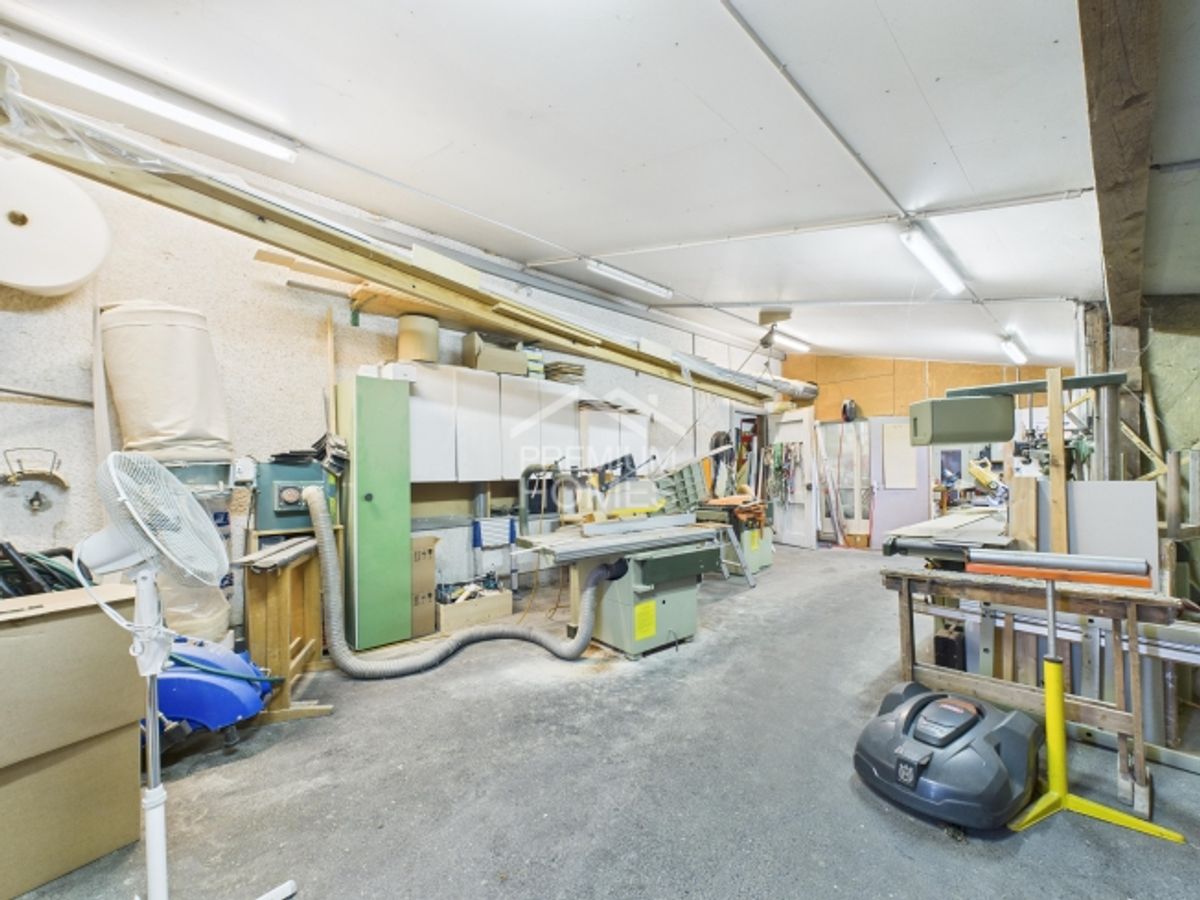 Grosszügige Gewerbeliegenschaft mit Wohnhaus - 1