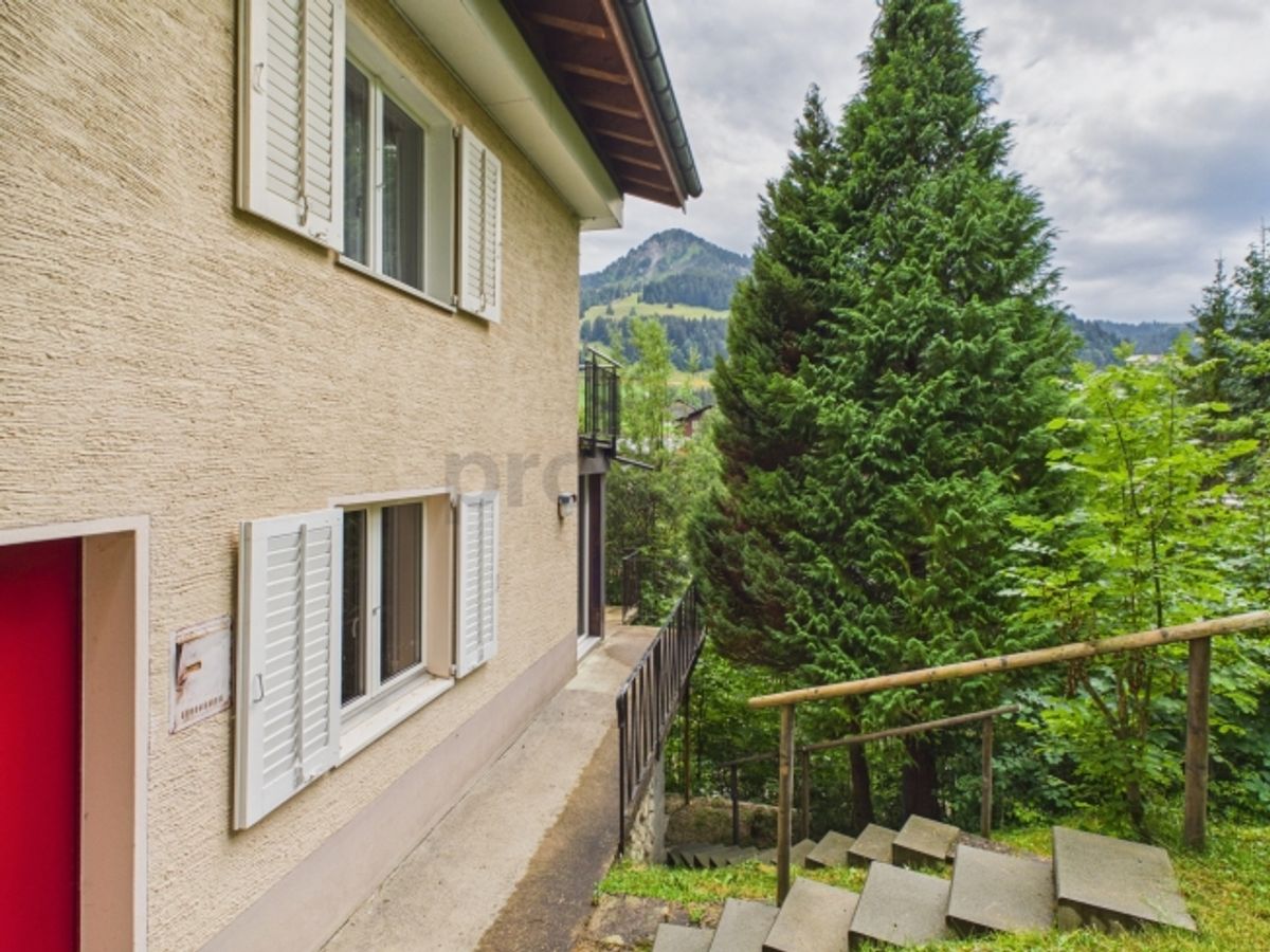 Geräumiges 7-Zimmer-Mehrfamilienhaus im Kurort Oberiberg - 1