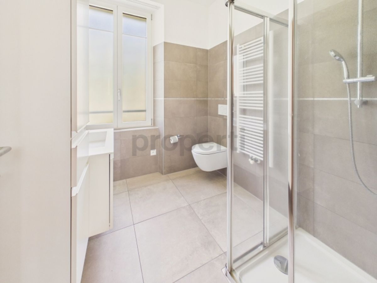 Palazzina a reddito con terreno disponibile edificabile R3 - 6