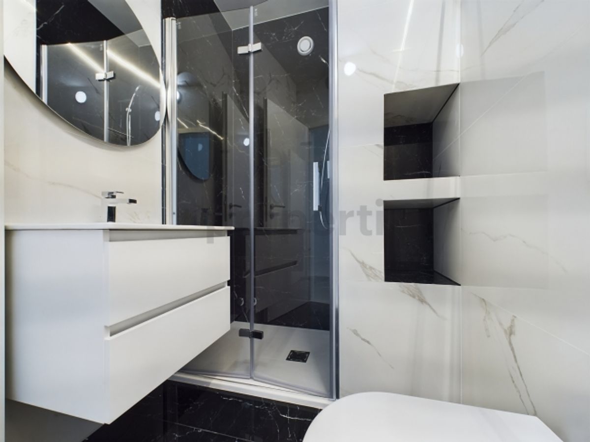 Moderne und helle 4.5-Zimmer-Wohnung in LocarnoModerno e luminoso appartamento di 4,5 locali a Locarno - 4