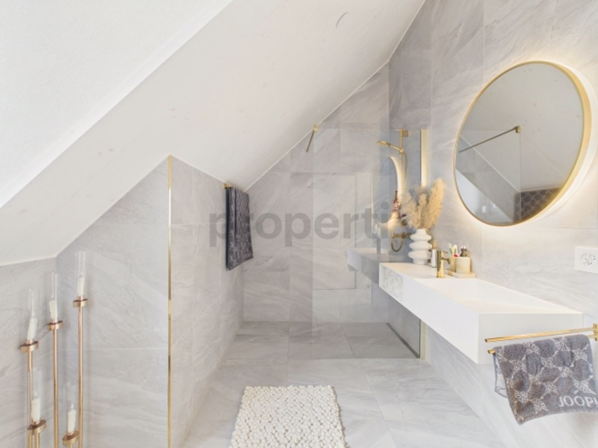 Ankommen, wohlfühlen, zuhause sein  charmante 6.5 Zimmer Maisonette auf zwei Ebenen - 3
