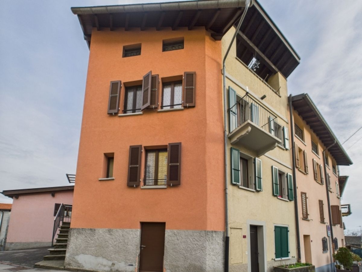 Ampia e luminosa casa a schiera indipendente di 5 locali a Novaggio - 0