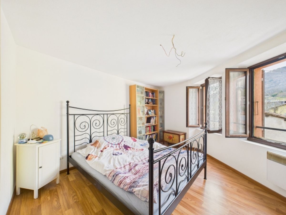 Ampia e luminosa casa a schiera indipendente di 5 locali a Novaggio - 4