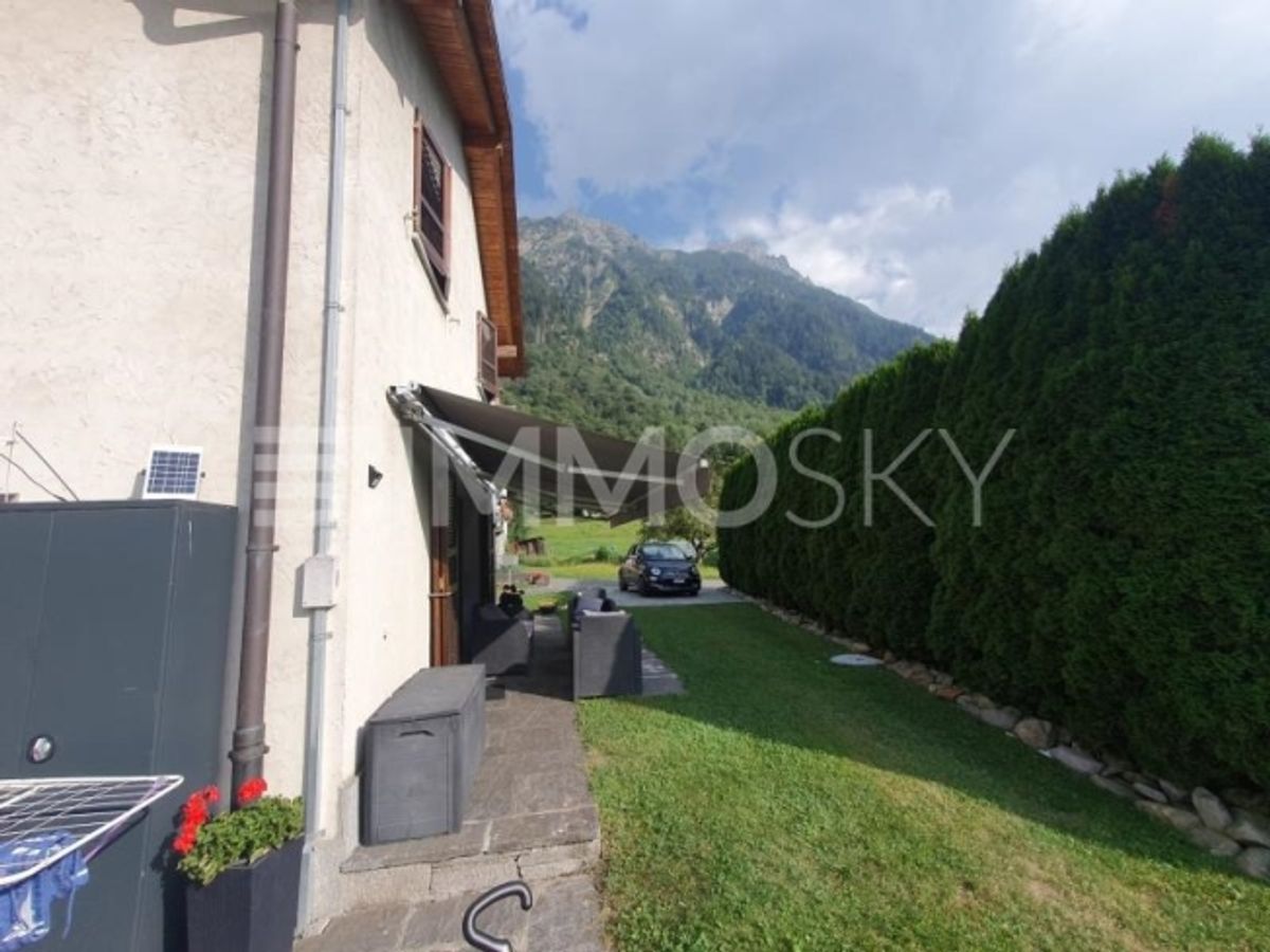 Einstehendes Haus mit Bergpanorama und Außenbereichen - 4