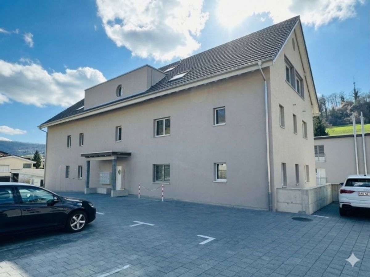 SCHÖN UND MODERN MIT GROSSEM BALKON - 0
