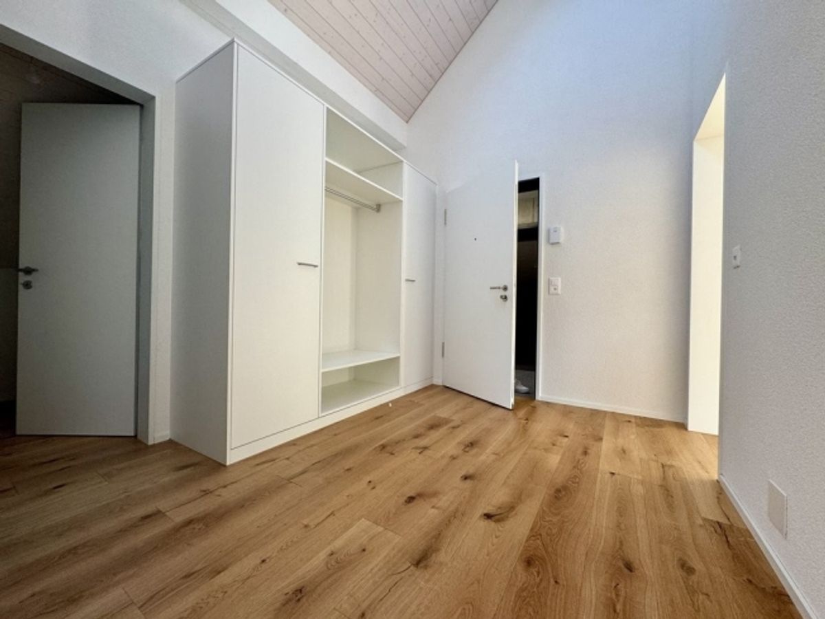 SCHÖN UND MODERN MIT GROSSEM BALKON - 3