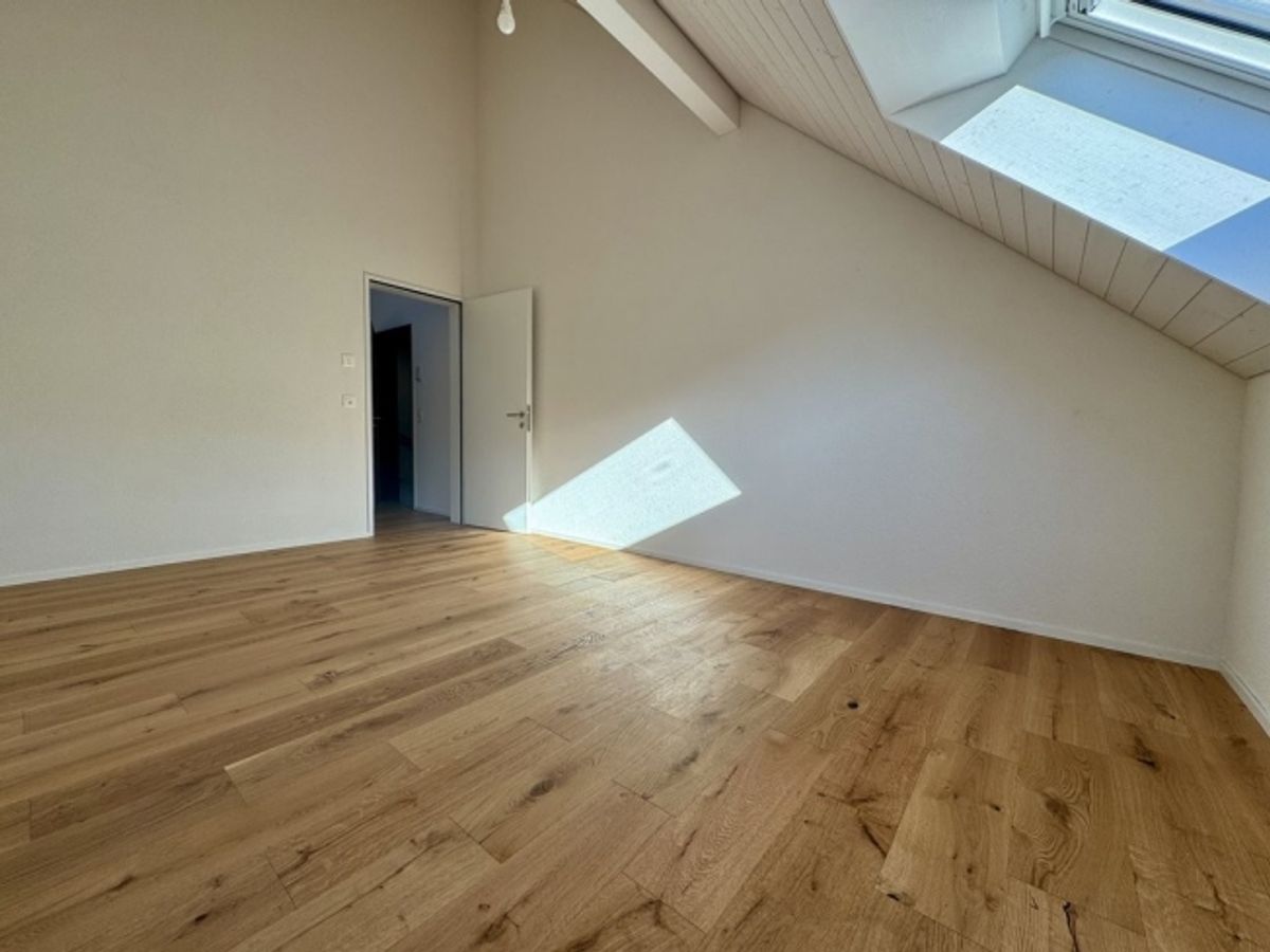 SCHÖN UND MODERN MIT GROSSEM BALKON - 8