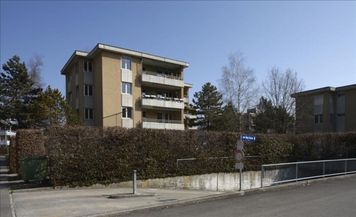 Motorradplatz in Einstellhalle - 1