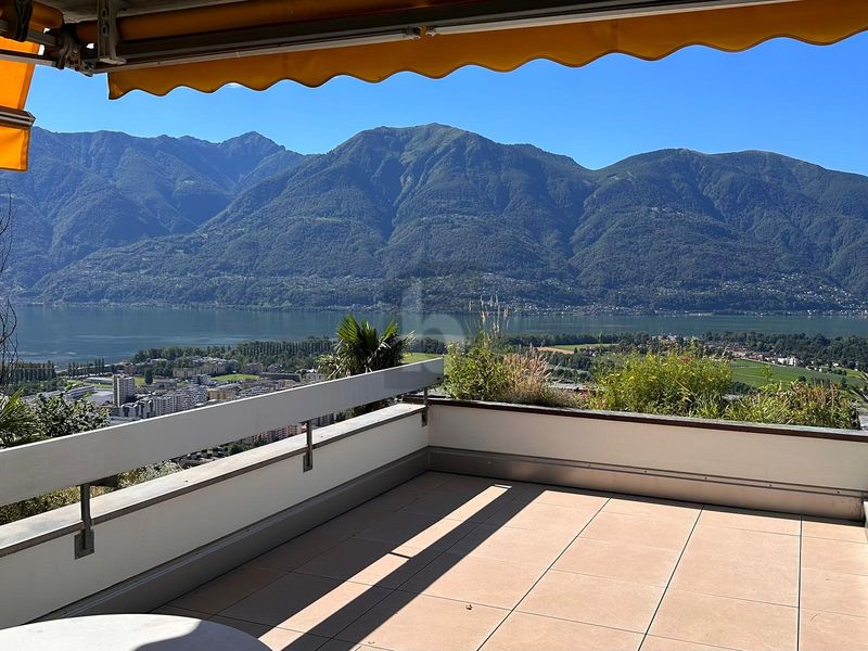 TRANQUILLO CON PISCINA E SPLENDIDA VISTA LAGO - 2