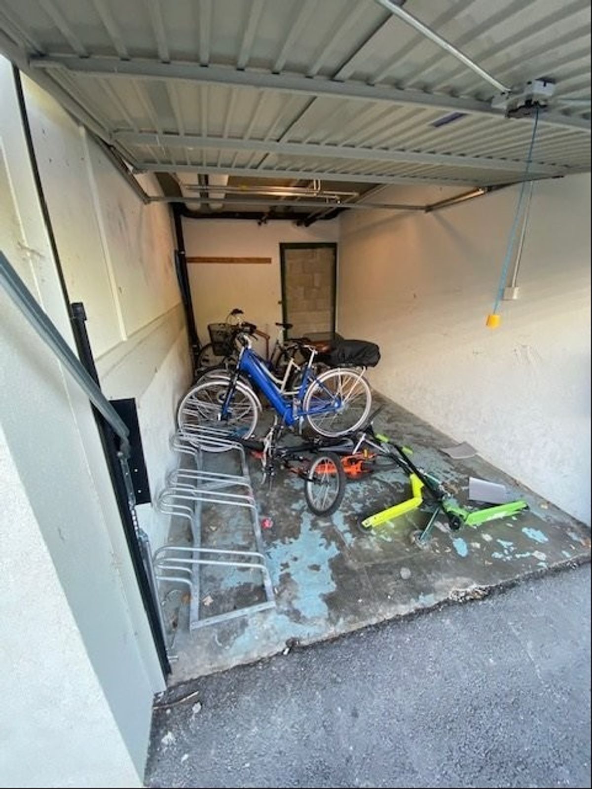 A louer - dépot - Box 11 m2 - CHF 200/ mois - 1