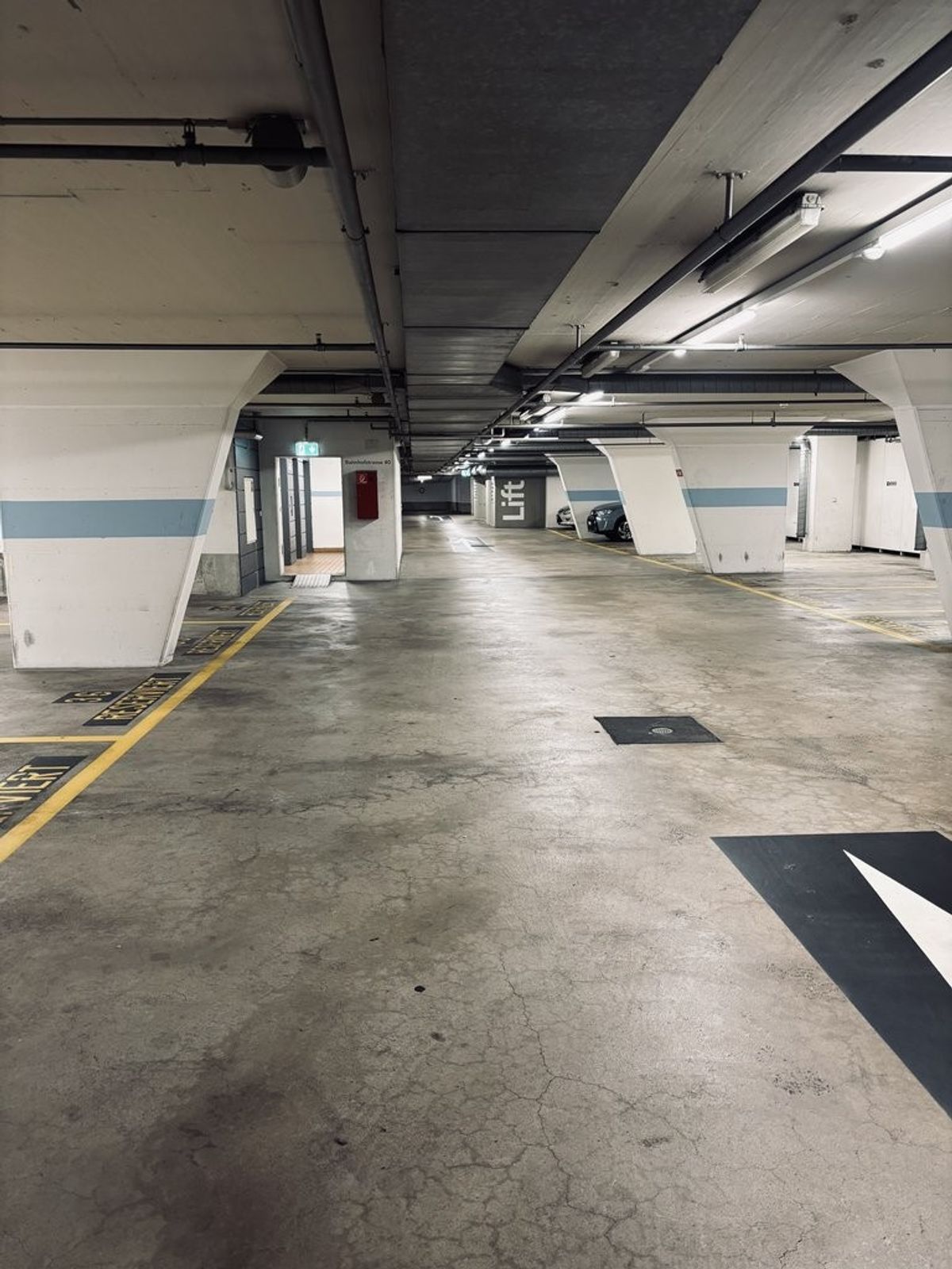 Einstellplatz im Zentrum von Baden zu vermieten! - 1