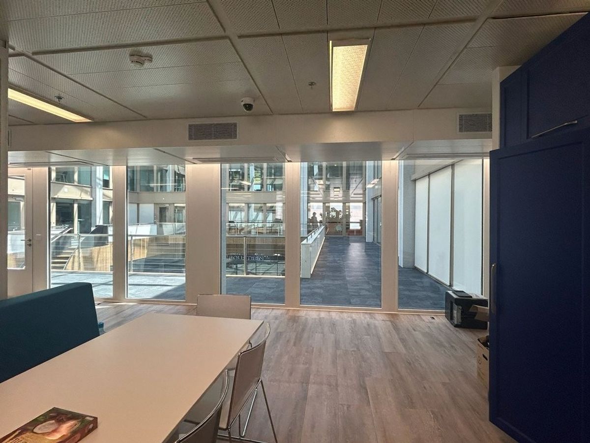 Surface de 142 + 228 m2 soit 370 m2 au Geneva Business Center à Lancy - 5