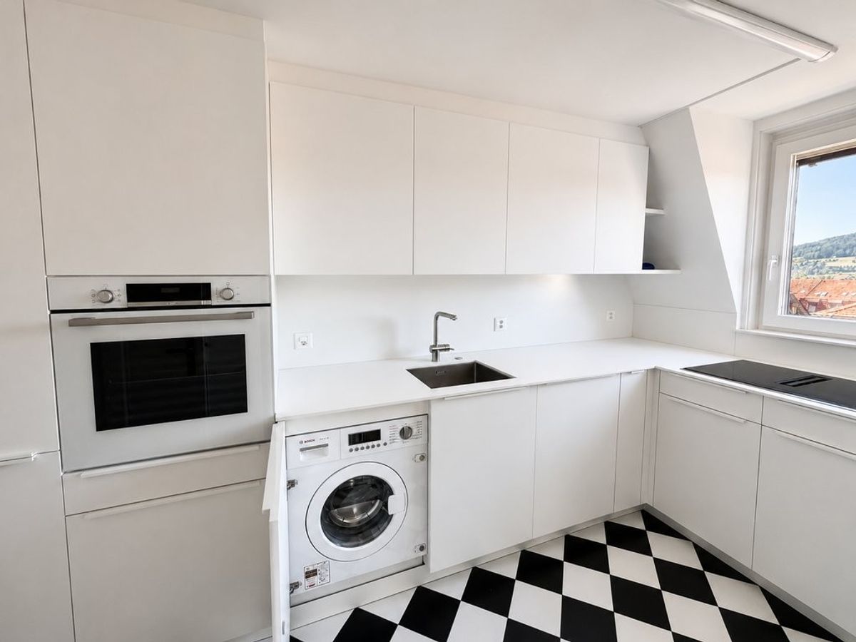 Einzigartige 5.5-Zimmer-Wohnung mit Dachterrasse & grossem Estrich - 1