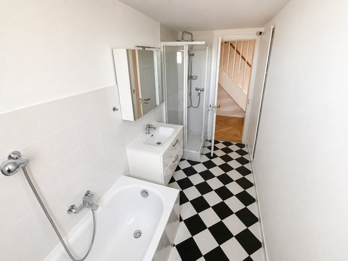 Einzigartige 5.5-Zimmer-Wohnung mit Dachterrasse & grossem Estrich - 2