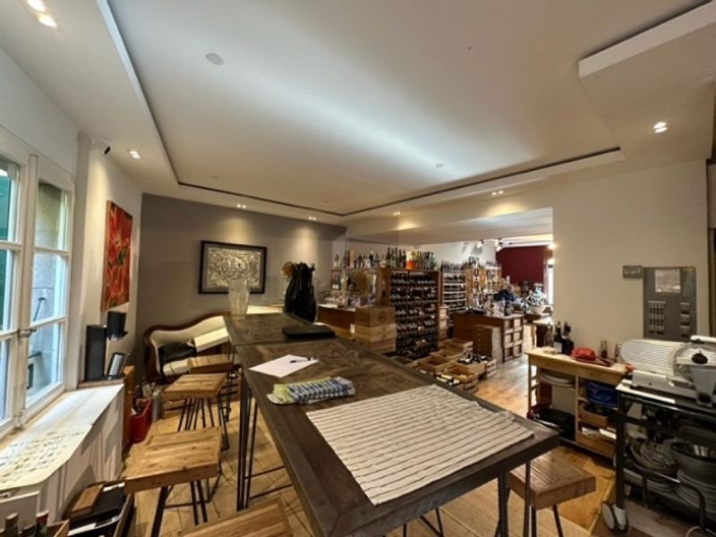 CAVE À VIN PRESTIGIEUX, QUARTIER CHARMANT, CAROUGE - 1