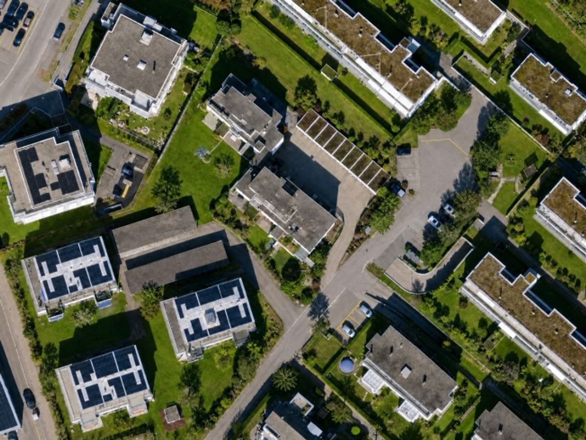 "Aussergewöhnlich grosszügiges 7.5-Zimmer mit Südgarten und vielseitigem 2. Obergeschoss" - 2