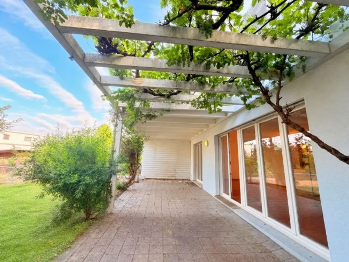"Aussergewöhnlich grosszügiges 7.5-Zimmer mit Südgarten und vielseitigem 2. Obergeschoss" - 4