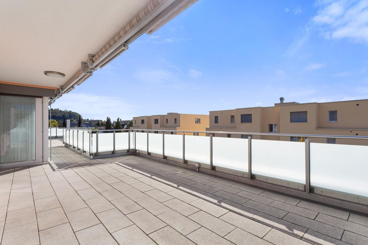 Einzigartige 5.5-Zimmer-Attikawohnung mit Traumterrasse in Bülach - 4