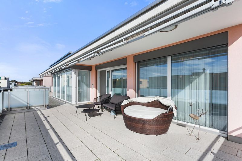 Einzigartige 5.5-Zimmer-Attikawohnung mit Traumterrasse in Bülach - 4