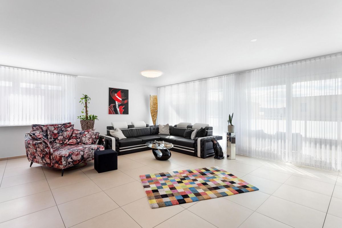 Einzigartige 5.5-Zimmer-Attikawohnung mit Traumterrasse in Bülach - 2
