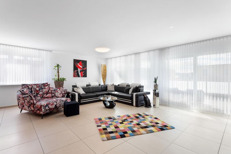 Einzigartige 5.5-Zimmer-Attikawohnung mit Traumterrasse in Bülach - 3