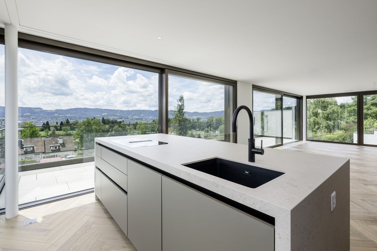 Exclusive penthouse with roof terrace & panoramic view onto mountains & lake - 1