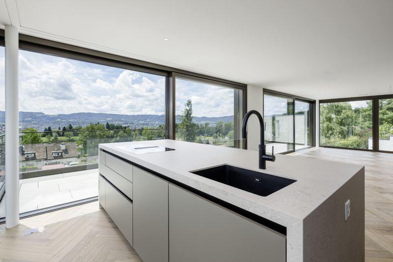 Exclusive penthouse with roof terrace & panoramic view onto mountains & lake - 2