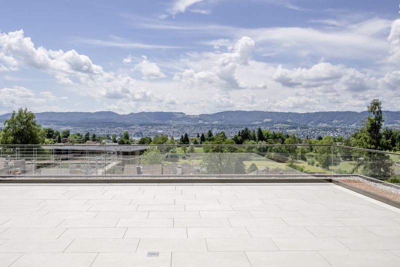 Exclusive penthouse with roof terrace & panoramic view onto mountains & lake - 6