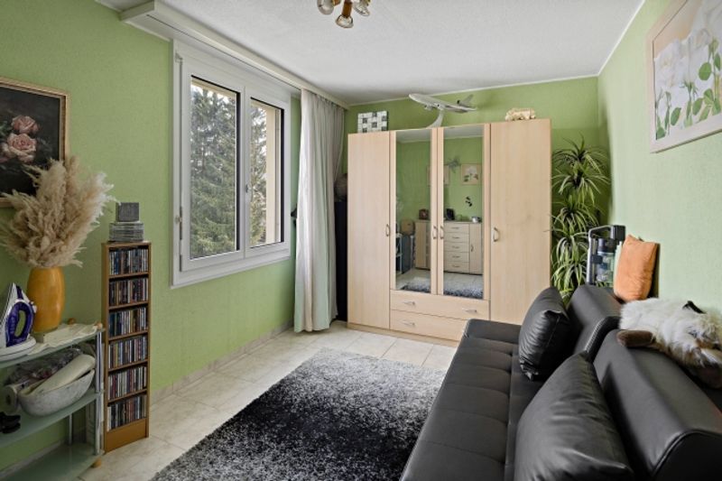 Modernes Familienbijou zuoberst mit Blick ins Grüne - 8