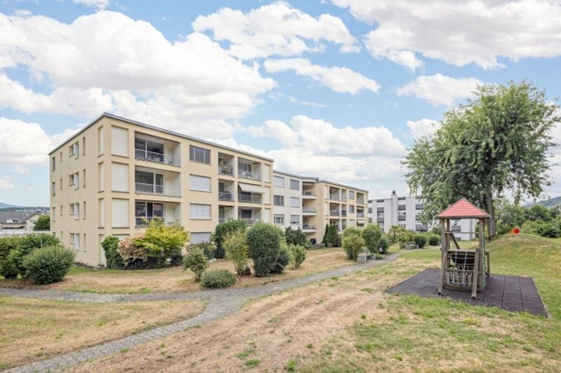Modernes Familienbijou zuoberst mit Blick ins Grüne - 11