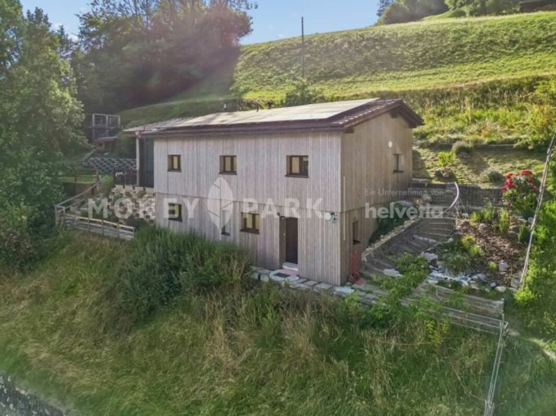 Saniertes 4.5-Zimmer-Einfamilienhaus an Südhang-Sonnenlage über Chur - 1