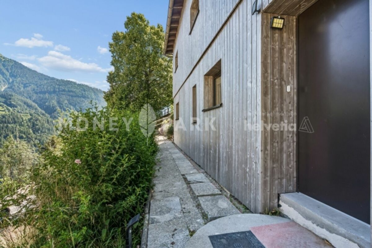 Saniertes 4.5-Zimmer-Einfamilienhaus an Südhang-Sonnenlage über Chur - 1
