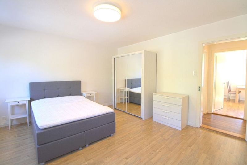 Furnished room in modernised apartment in a top location - 1