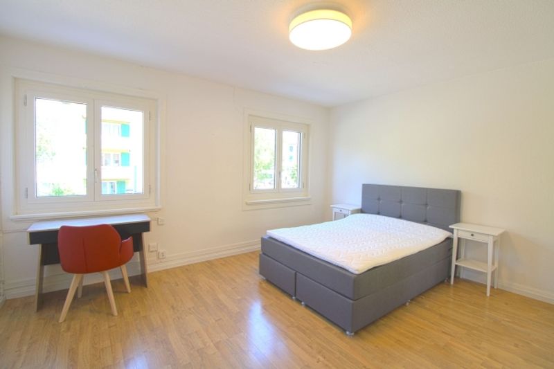 Furnished room in modernised apartment in a top location - 2