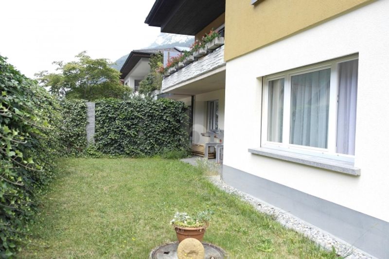 GROSSZÜGIG, LICHTDURCHFLUTET MIT GARTENSITZPLATZ - 1
