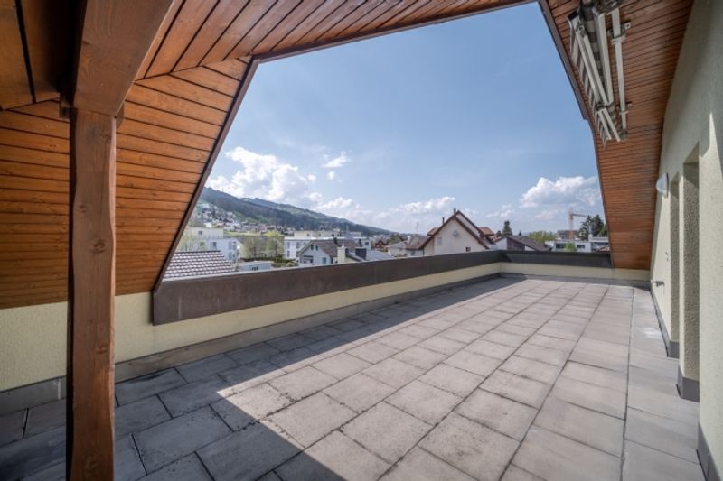 Grosszügige 5.5 Zimmer Wohnung mit Terrasse - 11
